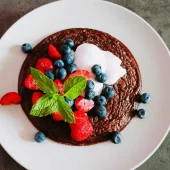 Śniadanie Białkowo – Tłuszczowe: Kakaowy Keto Omlet z Cukinii Na Słodko (Paleo, LowCarb, bez glutenu)