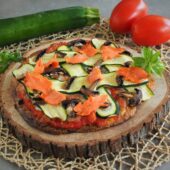 Keto pizza z cukinią i łososiem (Paleo, LowCarb)